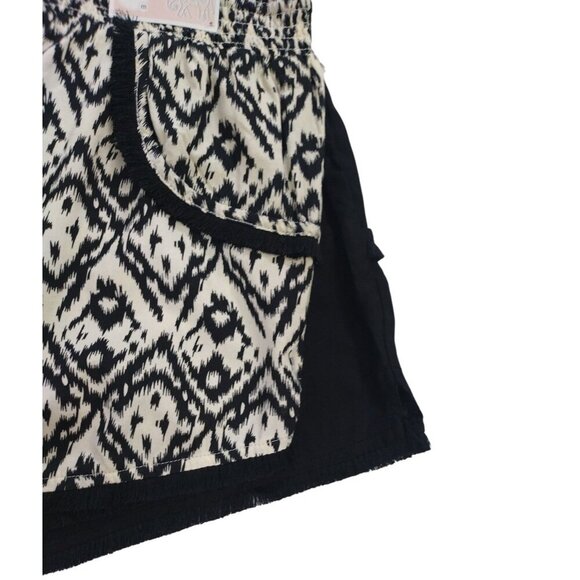 Set of 2 black japa and ikat print rayon shorts with elastic waist for women M - Picture 5 of 10